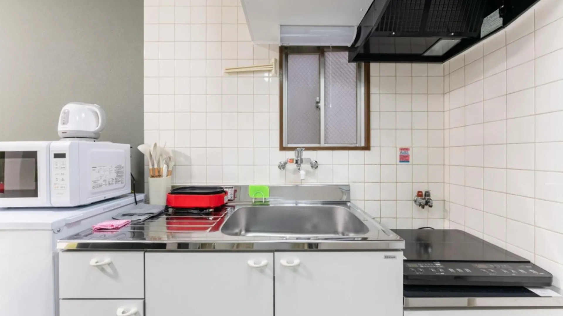浅草駅徒歩4分,浅草寺8分,上野駅5分,カッパ橋道具街4分,Switch,Wi-Fi Apartment Tokyo 0*,  Japan