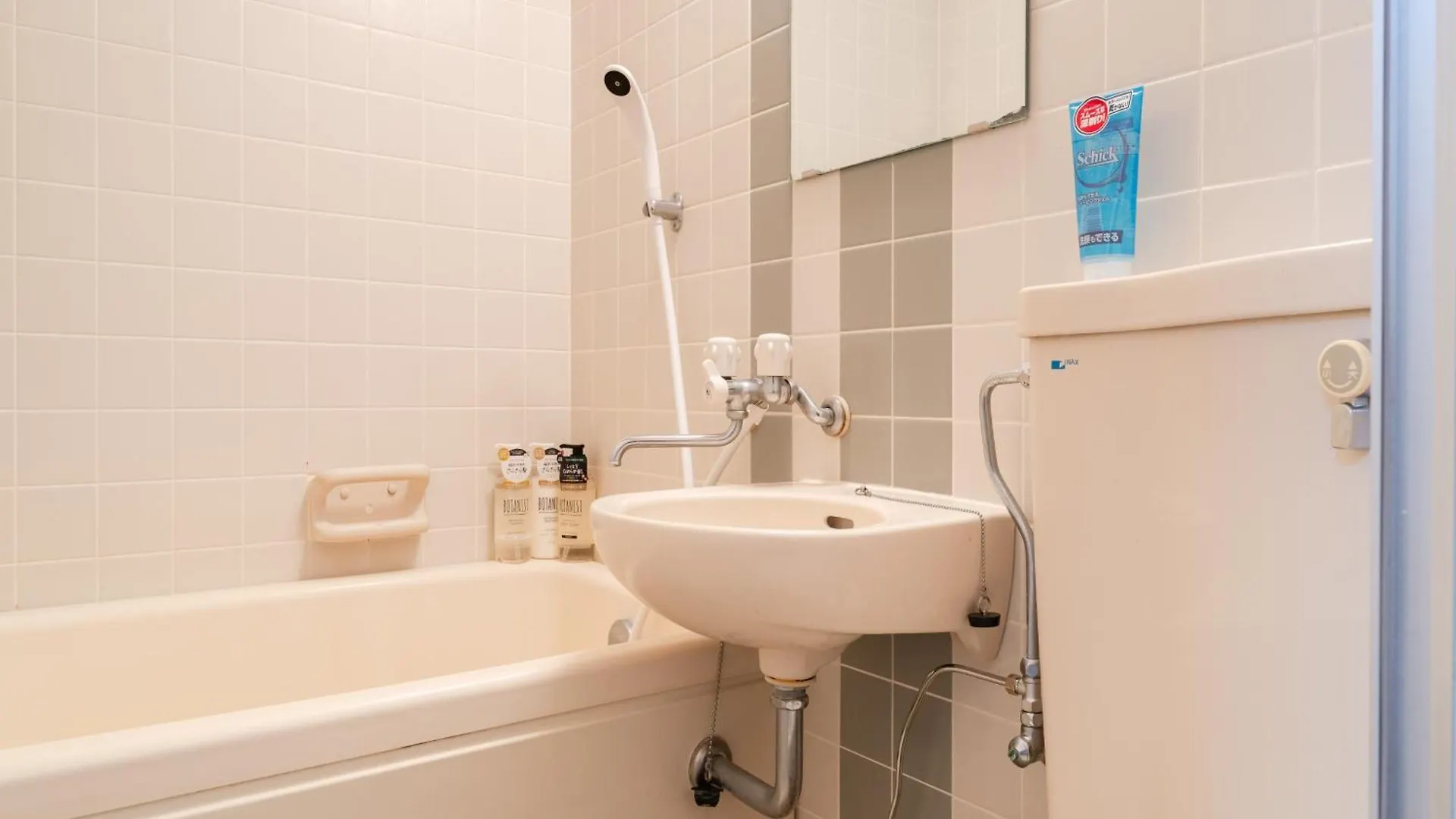 浅草駅徒歩4分,浅草寺8分,上野駅5分,カッパ橋道具街4分,Switch,Wi-Fi Apartment Tokyo