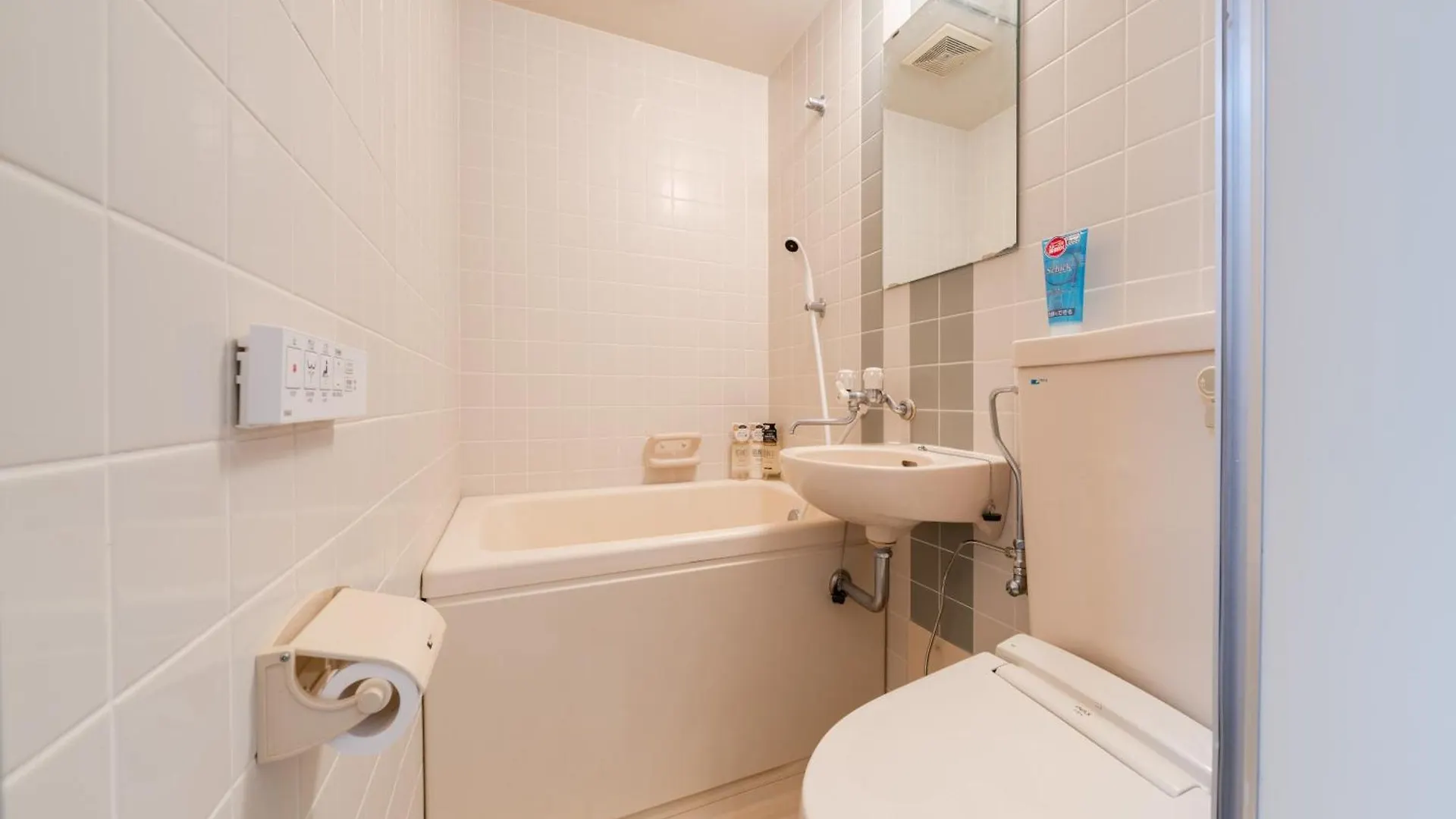 浅草駅徒歩4分,浅草寺8分,上野駅5分,カッパ橋道具街4分,Switch,Wi-Fi Apartment Tokyo 0*,